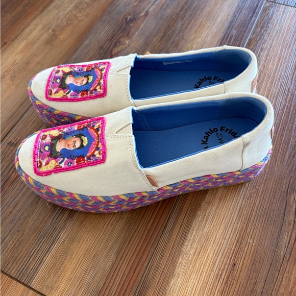 Toms Women's Espadrilles with Frida Kahlo Design - Cream and Pink - Picture 3 of 5
